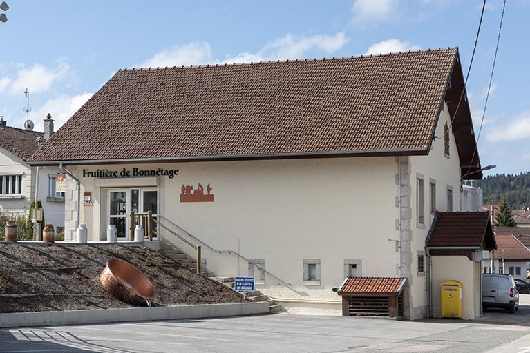 Façade latérale droite. © Sonia Dourlot / Région Bourgogne-Franche-Comté, Inventaire du patrimoine - 2019