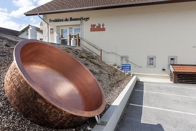 façade latérale droite et cuve. © Sonia Dourlot / Région Bourgogne-Franche-Comté, Inventaire du patrimoine - 2019
