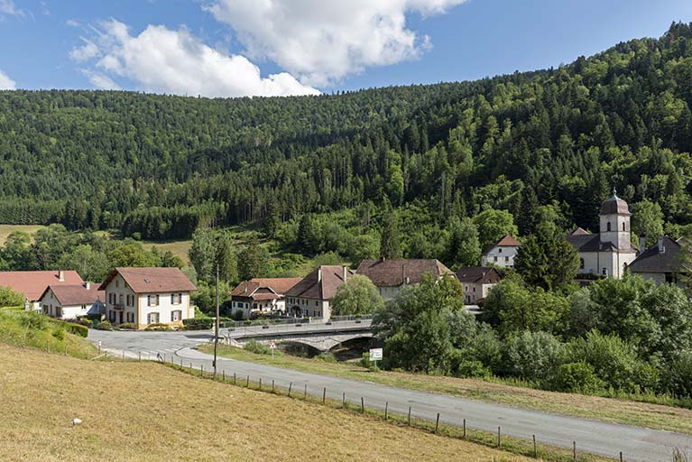 Vue d'ensemble, depuis le nord-ouest. © Sonia Dourlot / Région Bourgogne-Franche-Comté, Inventaire du patrimoine - 2019