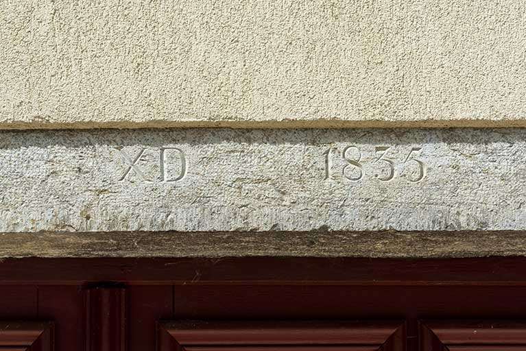 Ferme : linteau daté sur la façade antérieure. © Sonia Dourlot / Région Bourgogne-Franche-Comté, Inventaire du patrimoine - 2019