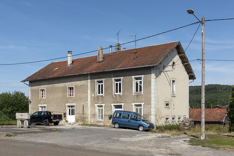 Vue d'ensemble, de trois quarts droite. © Sonia Dourlot / Région Bourgogne-Franche-Comté, Inventaire du patrimoine - 2019