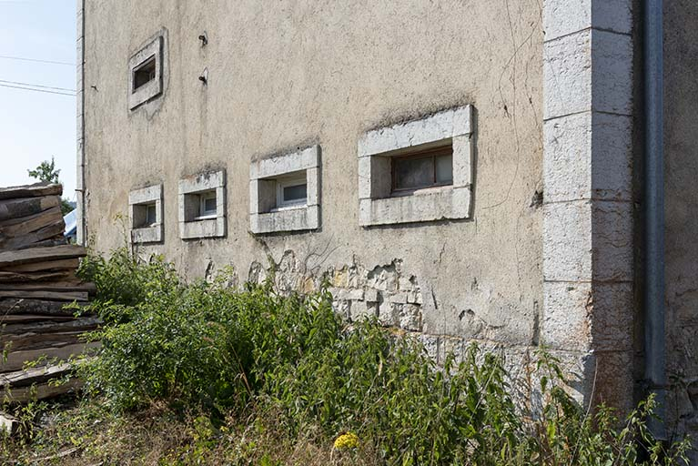 Baies fromagères horizontales sur la façade latérale droite. © Sonia Dourlot / Région Bourgogne-Franche-Comté, Inventaire du patrimoine - 2019