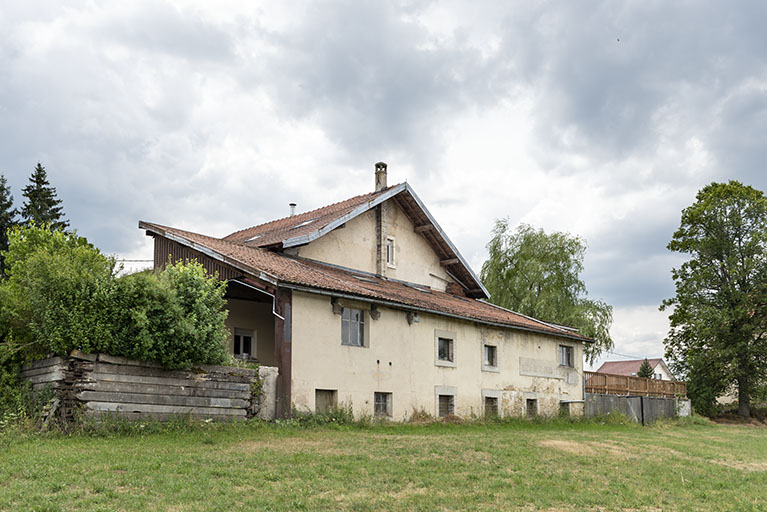 Pièce d'affinage sur la façade postérieure, de trois quarts gauche. © Sonia Dourlot / Région Bourgogne-Franche-Comté, Inventaire du patrimoine - 2019 Pièce d'affinage sur la façade postérieure, de trois quarts gauche. © Sonia Dourlot / Région Bourgogne-Franche-Comté, Inventaire du patrimoine - 2019