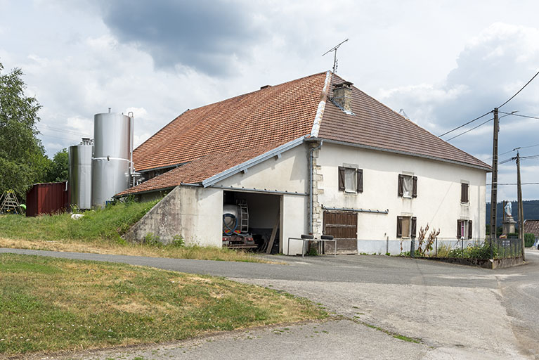Façade latérale gauche, de trois quarts. © Sonia Dourlot / Région Bourgogne-Franche-Comté, Inventaire du patrimoine - 2019