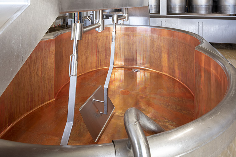 Atelier de fabrication : intérieur d'une cuve. © Sonia Dourlot / Région Bourgogne-Franche-Comté, Inventaire du patrimoine - 2019