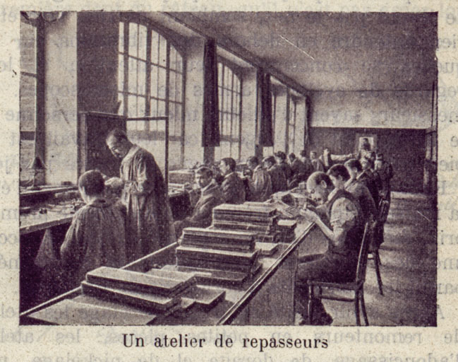 Atelier de repasseurs, 1908. © Raphaël Favereaux / Région Bourgogne-Franche-Comté, Inventaire du patrimoine - 2019 Atelier de repasseurs, 1908. © Raphaël Favereaux / Région Bourgogne-Franche-Comté, Inventaire du patrimoine - 2019