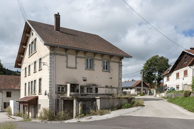 Façades postérieure et latérale gauche. © Sonia Dourlot / Région Bourgogne-Franche-Comté, Inventaire du patrimoine - 2019 Façades postérieure et latérale gauche. © Sonia Dourlot / Région Bourgogne-Franche-Comté, Inventaire du patrimoine - 2019