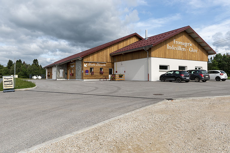 Façades antérieure et latérale droite. © Sonia Dourlot / Région Bourgogne-Franche-Comté, Inventaire du patrimoine - 2019 Façades antérieure et latérale droite. © Sonia Dourlot / Région Bourgogne-Franche-Comté, Inventaire du patrimoine - 2019