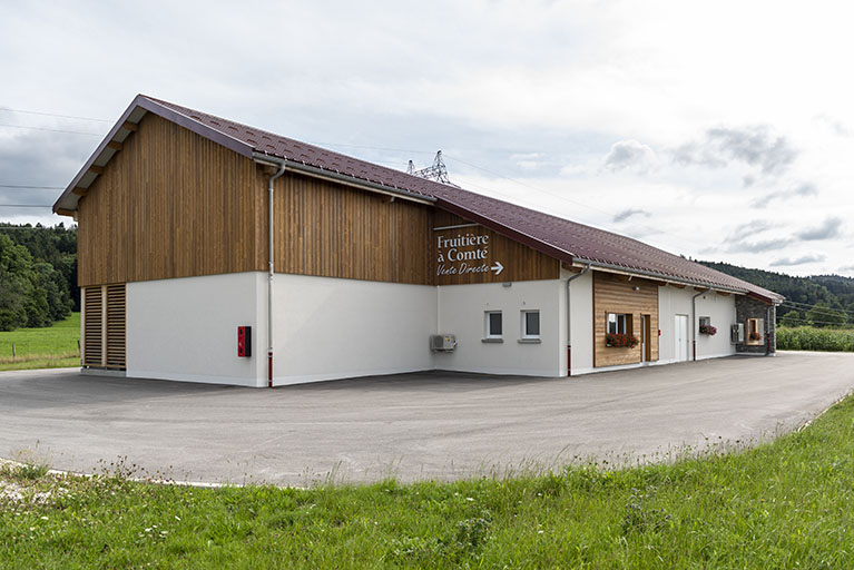 Façades antérieure et latérale gauche. © Sonia Dourlot / Région Bourgogne-Franche-Comté, Inventaire du patrimoine - 2019 Façades antérieure et latérale gauche. © Sonia Dourlot / Région Bourgogne-Franche-Comté, Inventaire du patrimoine - 2019
