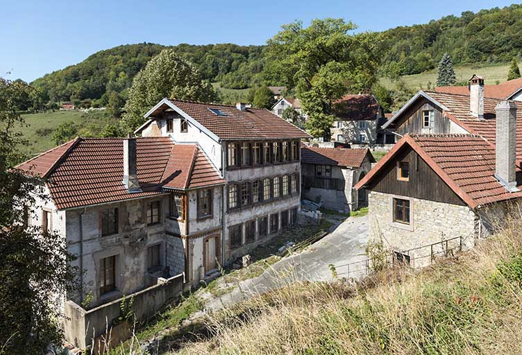Usine : 2e et 3e corps de bâtiment, vus de l'est (façade antérieure). © Sonia Dourlot / Région Bourgogne-Franche-Comté, Inventaire du patrimoine - 2019
