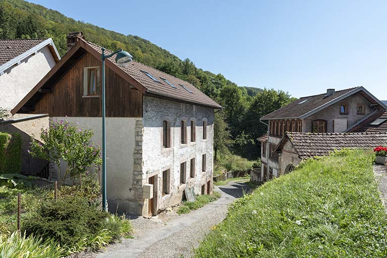 Bâtiment au n° 3 (1815), vu du nord-ouest. © Sonia Dourlot / Région Bourgogne-Franche-Comté, Inventaire du patrimoine - 2019