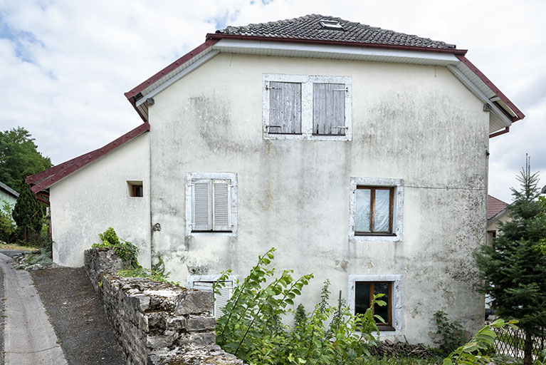 Bâtiment de 1723 : façade latérale gauche. © Sonia Dourlot / Région Bourgogne-Franche-Comté, Inventaire du patrimoine - 2019 Bâtiment de 1723 : façade latérale gauche. © Sonia Dourlot / Région Bourgogne-Franche-Comté, Inventaire du patrimoine - 2019