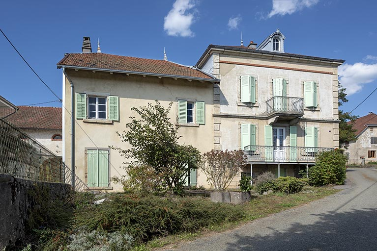 Magasin industriel et logement Hugoniot, depuis le sud. © Sonia Dourlot / Région Bourgogne-Franche-Comté, Inventaire du patrimoine - 2019 Magasin industriel et logement Hugoniot, depuis le sud. © Sonia Dourlot / Région Bourgogne-Franche-Comté, Inventaire du patrimoine - 2019