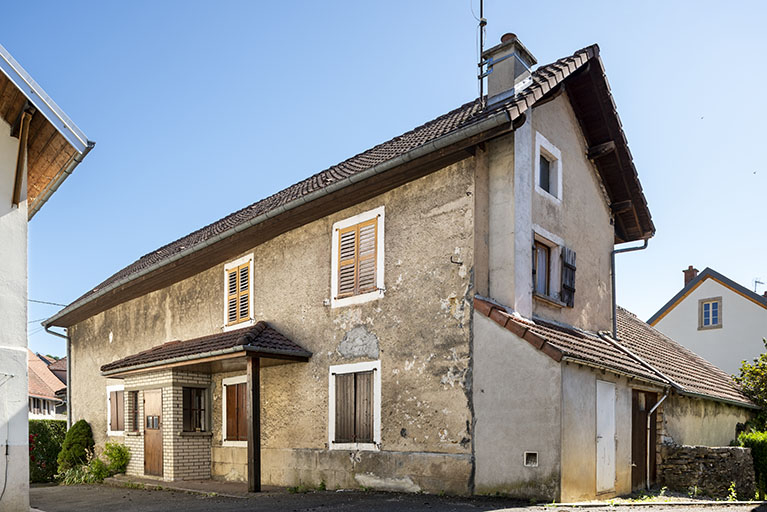 Maison de 1836 ayant abrité le café-restaurant : façades postérieure et latérale droite. © Sonia Dourlot / Région Bourgogne-Franche-Comté, Inventaire du patrimoine - 2019