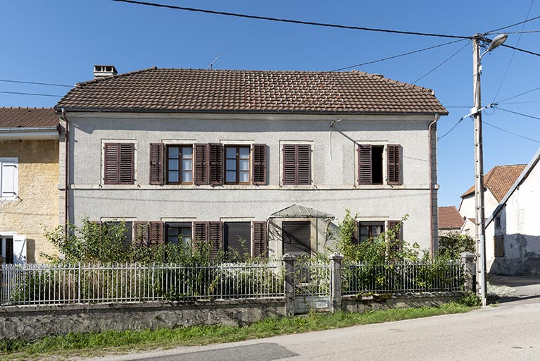 Maison au n° 45. © Sonia Dourlot / Région Bourgogne-Franche-Comté, Inventaire du patrimoine - 2019 Maison au n° 45. © Sonia Dourlot / Région Bourgogne-Franche-Comté, Inventaire du patrimoine - 2019