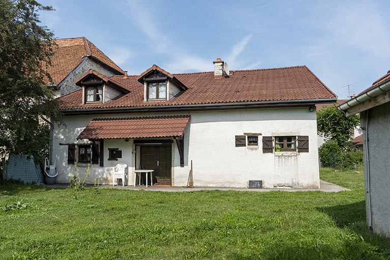 Maison au n° 47 : façade postérieure. © Sonia Dourlot / Région Bourgogne-Franche-Comté, Inventaire du patrimoine - 2019 Maison au n° 47 : façade postérieure. © Sonia Dourlot / Région Bourgogne-Franche-Comté, Inventaire du patrimoine - 2019