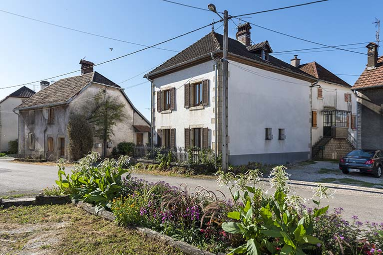 Vue d'ensemble, depuis le nord. © Sonia Dourlot / Région Bourgogne-Franche-Comté, Inventaire du patrimoine - 2019 Vue d'ensemble, depuis le nord. © Sonia Dourlot / Région Bourgogne-Franche-Comté, Inventaire du patrimoine - 2019