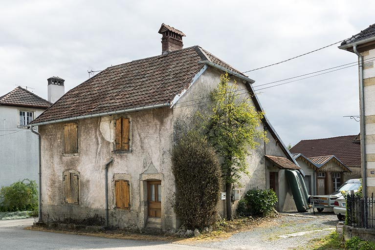 Maison de 1786, de trois quarts droite. © Sonia Dourlot / Région Bourgogne-Franche-Comté, Inventaire du patrimoine - 2019 Maison de 1786, de trois quarts droite. © Sonia Dourlot / Région Bourgogne-Franche-Comté, Inventaire du patrimoine - 2019