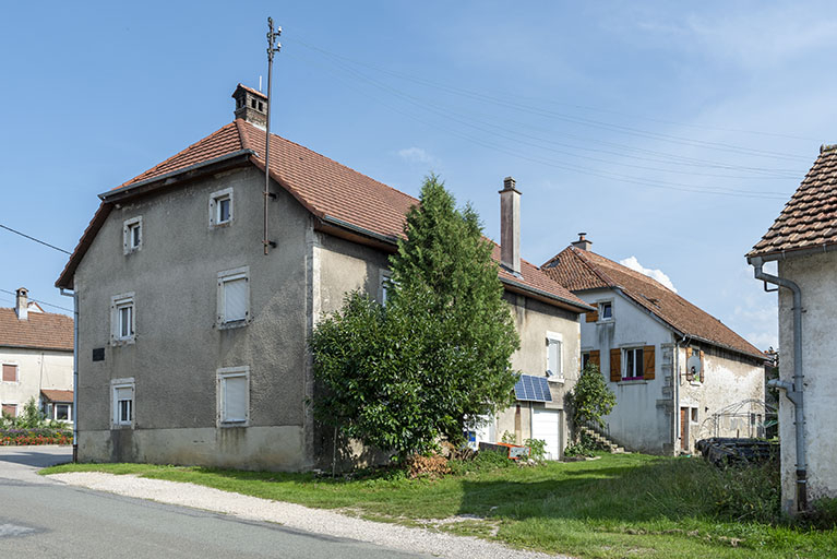 Bureau et logement : façades postérieure et latérale droite. © Sonia Dourlot / Région Bourgogne-Franche-Comté, Inventaire du patrimoine - 2019