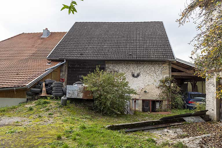 Façade latérale droite : la grange. © Sonia Dourlot / Région Bourgogne-Franche-Comté, Inventaire du patrimoine - 2019 Façade latérale droite : la grange. © Sonia Dourlot / Région Bourgogne-Franche-Comté, Inventaire du patrimoine - 2019