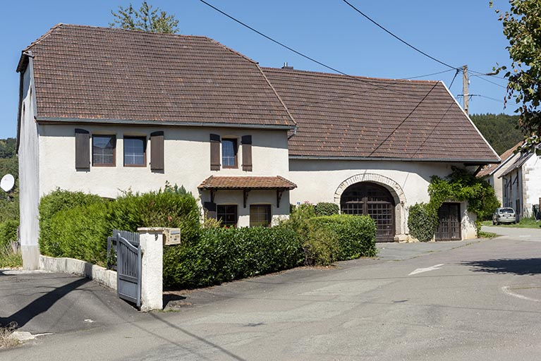 Vue d'ensemble, de trois quarts gauche. © Sonia Dourlot / Région Bourgogne-Franche-Comté, Inventaire du patrimoine - 2019