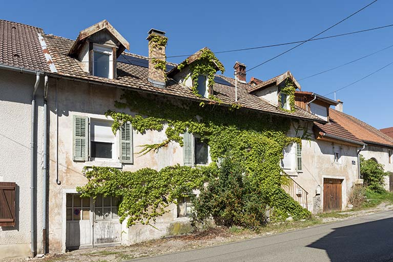 Façade antérieure, de trois quarts gauche. © Sonia Dourlot / Région Bourgogne-Franche-Comté, Inventaire du patrimoine - 2019