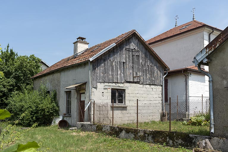 Dépendance, vue du sud-ouest. © Sonia Dourlot / Région Bourgogne-Franche-Comté, Inventaire du patrimoine - 2019 Dépendance, vue du sud-ouest. © Sonia Dourlot / Région Bourgogne-Franche-Comté, Inventaire du patrimoine - 2019