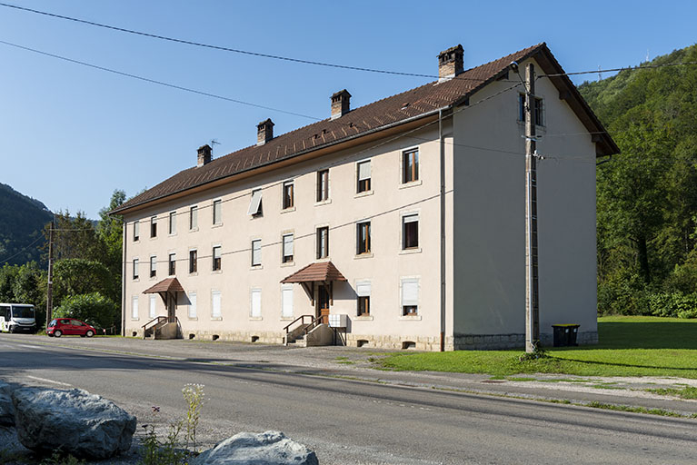Immeuble d'ouvriers dit Cité du Congo, 21-23 rue de Montbéliard à Saint-Hippolyte. © Sonia Dourlot / Région Bourgogne-Franche-Comté, Inventaire du patrimoine - 2019 Immeuble d'ouvriers dit Cité du Congo, 21-23 rue de Montbéliard à Saint-Hippolyte. © Sonia Dourlot / Région Bourgogne-Franche-Comté, Inventaire du patrimoine - 2019
