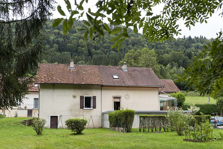 Maison aux n° 119 et 120 (cadastrée AD 113, 119 et 120) : façade postérieure. © Sonia Dourlot / Région Bourgogne-Franche-Comté, Inventaire du patrimoine - 2019 Maison aux n° 119 et 120 (cadastrée AD 113, 119 et 120) : façade postérieure. © Sonia Dourlot / Région Bourgogne-Franche-Comté, Inventaire du patrimoine - 2019