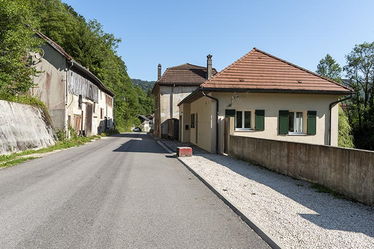 Vue d'ensemble, depuis le sud. © Sonia Dourlot / Région Bourgogne-Franche-Comté, Inventaire du patrimoine - 2019 Vue d'ensemble, depuis le sud. © Sonia Dourlot / Région Bourgogne-Franche-Comté, Inventaire du patrimoine - 2019