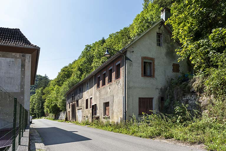 Logement occidental : vue d'ensemble, depuis le nord. © Sonia Dourlot / Région Bourgogne-Franche-Comté, Inventaire du patrimoine - 2019 Logement occidental : vue d'ensemble, depuis le nord. © Sonia Dourlot / Région Bourgogne-Franche-Comté, Inventaire du patrimoine - 2019