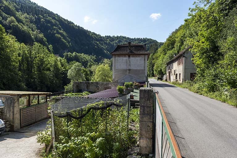 Vue d'ensemble, depuis le nord. © Sonia Dourlot / Région Bourgogne-Franche-Comté, Inventaire du patrimoine - 2019 Vue d'ensemble, depuis le nord. © Sonia Dourlot / Région Bourgogne-Franche-Comté, Inventaire du patrimoine - 2019