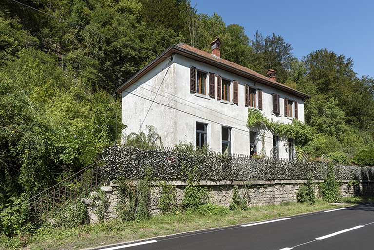 Façades antérieure et latérale gauche. © Sonia Dourlot / Région Bourgogne-Franche-Comté, Inventaire du patrimoine - 2019 Façades antérieure et latérale gauche. © Sonia Dourlot / Région Bourgogne-Franche-Comté, Inventaire du patrimoine - 2019