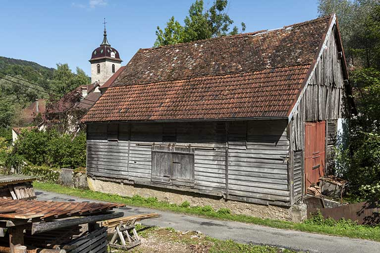 Séchoir et entrepôt industriel rive gauche du Dessoubre. © Sonia Dourlot / Région Bourgogne-Franche-Comté, Inventaire du patrimoine - 2019