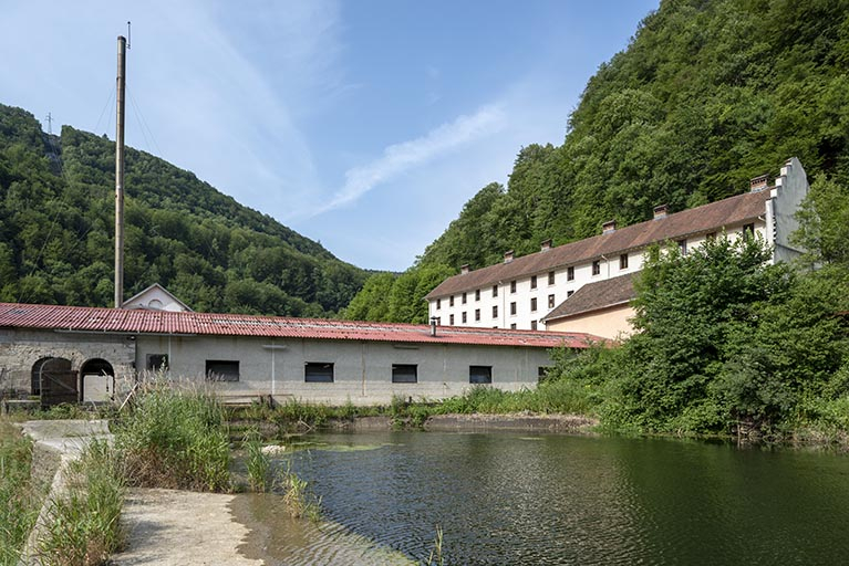 Bâtiment d'eau et entrepôt industriel, depuis l'amont (façade postérieure). © Sonia Dourlot / Région Bourgogne-Franche-Comté, Inventaire du patrimoine - 2019