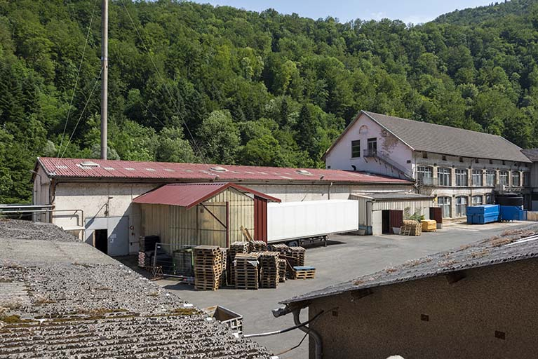 Magasin industriel (1968-1975) et atelier de fabrication (ancienne tréfilerie, 1897). © Sonia Dourlot / Région Bourgogne-Franche-Comté, Inventaire du patrimoine - 2019