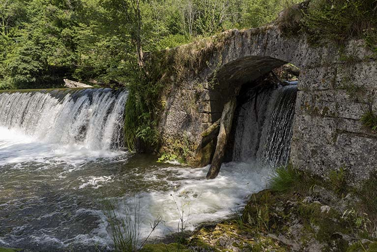 Extrémité du barrage rive droite. © Sonia Dourlot / Région Bourgogne-Franche-Comté, Inventaire du patrimoine - 2019
