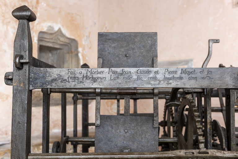 Face antérieure : inscription et date 1685. © Sonia Dourlot / Région Bourgogne-Franche-Comté, Inventaire du patrimoine - 2019 Face antérieure : inscription et date 1685. © Sonia Dourlot / Région Bourgogne-Franche-Comté, Inventaire du patrimoine - 2019