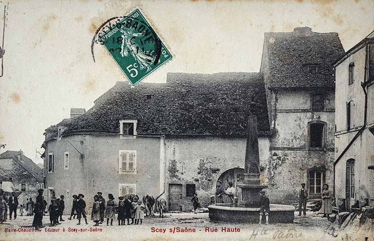 Rue de la Croix de pierre, carte postale. © Jérôme Mongreville / Région Bourgogne-Franche-Comté, Inventaire du patrimoine - 2019 Rue de la Croix de pierre, carte postale. © Jérôme Mongreville / Région Bourgogne-Franche-Comté, Inventaire du patrimoine - 2019
