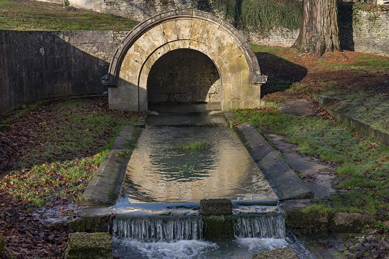 Bassin. © Jérôme Mongreville / Région Bourgogne-Franche-Comté, Inventaire du patrimoine - 2019 Bassin. © Jérôme Mongreville / Région Bourgogne-Franche-Comté, Inventaire du patrimoine - 2019