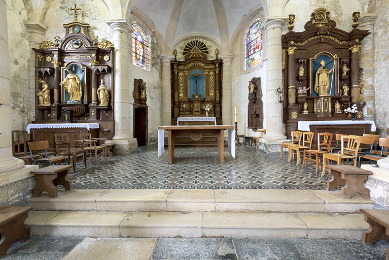 Le choeur et les autels latéraux vus de face.  © Sonia Dourlot / Région Bourgogne-Franche-Comté, Inventaire du patrimoine - 2019 Le choeur et les autels latéraux vus de face.  © Sonia Dourlot / Région Bourgogne-Franche-Comté, Inventaire du patrimoine - 2019