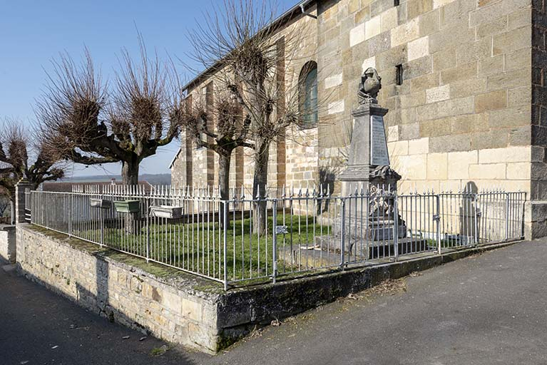 monument aux morts © Sonia Dourlot / Région Bourgogne-Franche-Comté, Inventaire du patrimoine - 2019 monument aux morts © Sonia Dourlot / Région Bourgogne-Franche-Comté, Inventaire du patrimoine - 2019