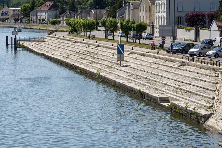 Les gradins. © Jérôme Mongreville / Région Bourgogne-Franche-Comté, Inventaire du patrimoine - 2019 Les gradins. © Jérôme Mongreville / Région Bourgogne-Franche-Comté, Inventaire du patrimoine - 2019