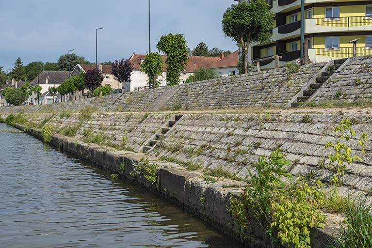 Prologement du quai Villeneuve. © Jérôme Mongreville / Région Bourgogne-Franche-Comté, Inventaire du patrimoine - 2019 Prologement du quai Villeneuve. © Jérôme Mongreville / Région Bourgogne-Franche-Comté, Inventaire du patrimoine - 2019