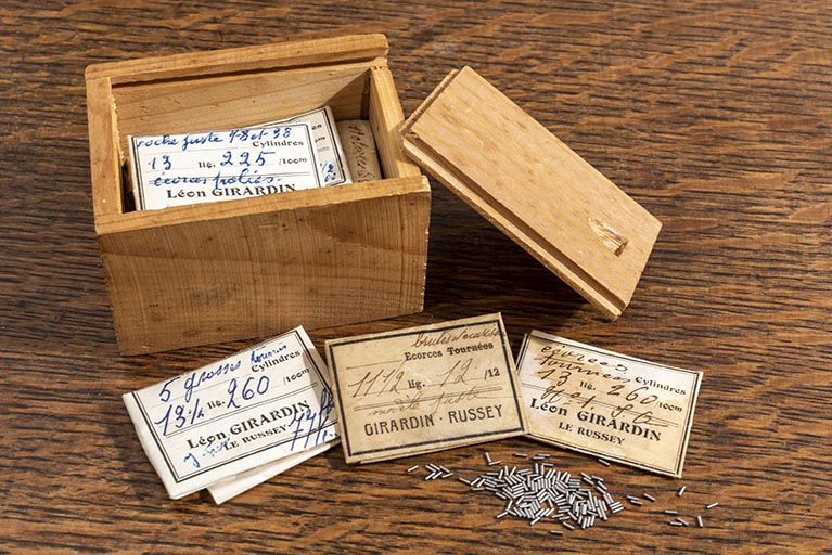 Boîte pour expédition d'écorces de cylindres et de cylindres. © Sonia Dourlot / Région Bourgogne-Franche-Comté, Inventaire du patrimoine - 2020 Boîte pour expédition d'écorces de cylindres et de cylindres. © Sonia Dourlot / Région Bourgogne-Franche-Comté, Inventaire du patrimoine - 2020