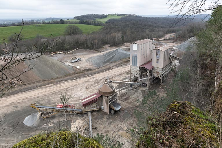 Vue d'ensemble plongeante sur les nouvelles installations de concassage. © Sonia Dourlot / Région Bourgogne-Franche-Comté, Inventaire du patrimoine - 2020