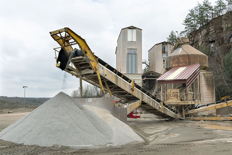 Nouvelles installations : poste de concassage et tapis roulant. © Sonia Dourlot / Région Bourgogne-Franche-Comté, Inventaire du patrimoine - 2020
