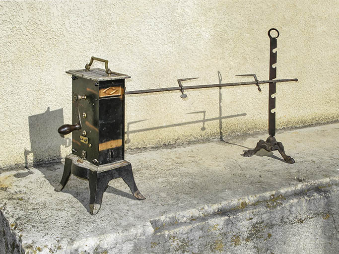 Tournebroche, fin 19e siècle ou début 20e siècle (collection particulière). © Laurent Poupard / Région Bourgogne-Franche-Comté, Inventaire du patrimoine - 2020 Tournebroche, fin 19e siècle ou début 20e siècle (collection particulière). © Laurent Poupard / Région Bourgogne-Franche-Comté, Inventaire du patrimoine - 2020