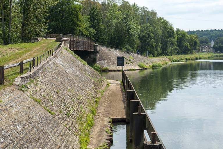 Perrée en aval de l'écluse et le pont de la Lanterne. © Jérôme Mongreville / Région Bourgogne-Franche-Comté, Inventaire du patrimoine - 2020