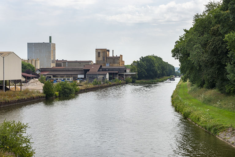 Site industriel situé le long du canal de navigation de Scey-sur-Saône. © Jérôme Mongreville / Région Bourgogne-Franche-Comté, Inventaire du patrimoine - 2020